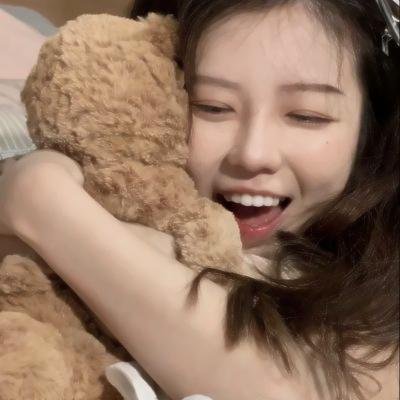 一位站立的人